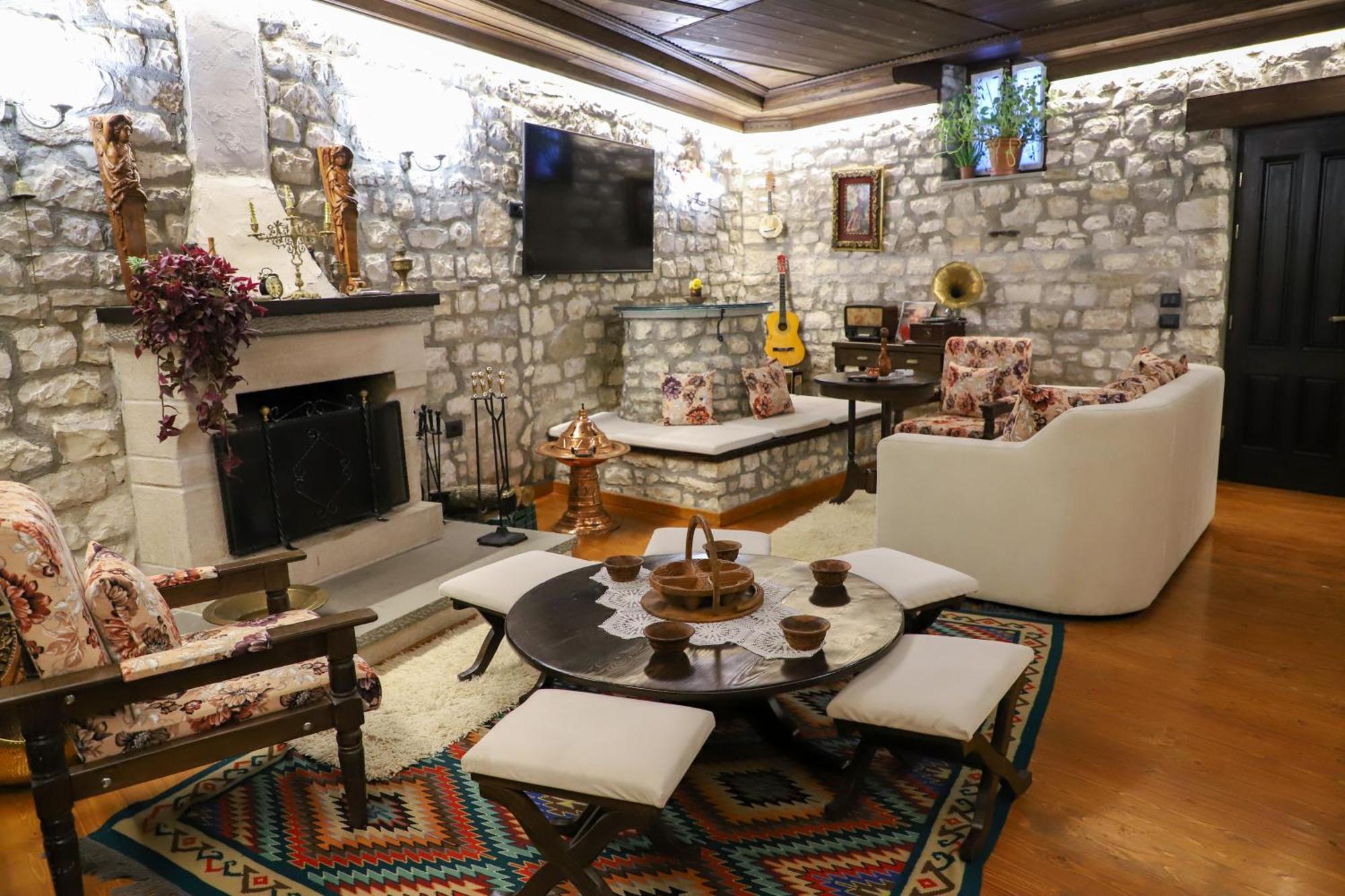 Villa Oda Tomori Berat Buitenkant foto