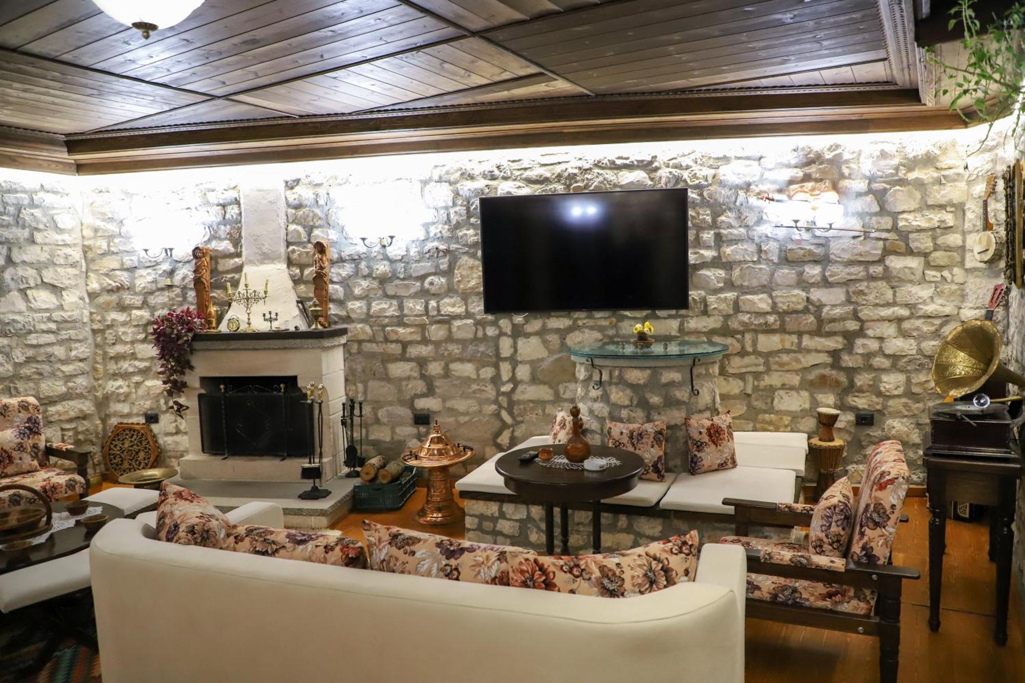 Villa Oda Tomori Berat Buitenkant foto