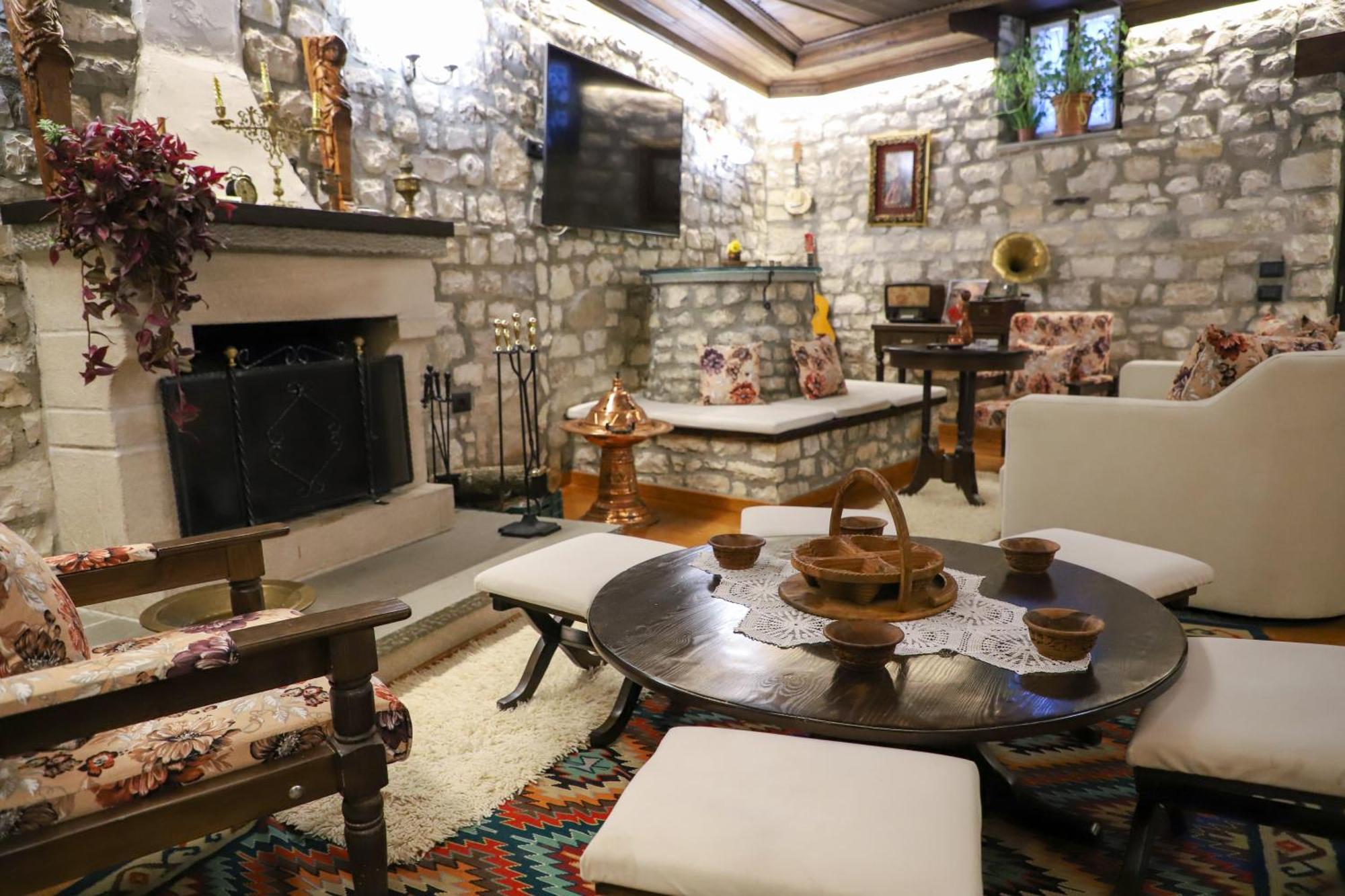 Villa Oda Tomori Berat Buitenkant foto