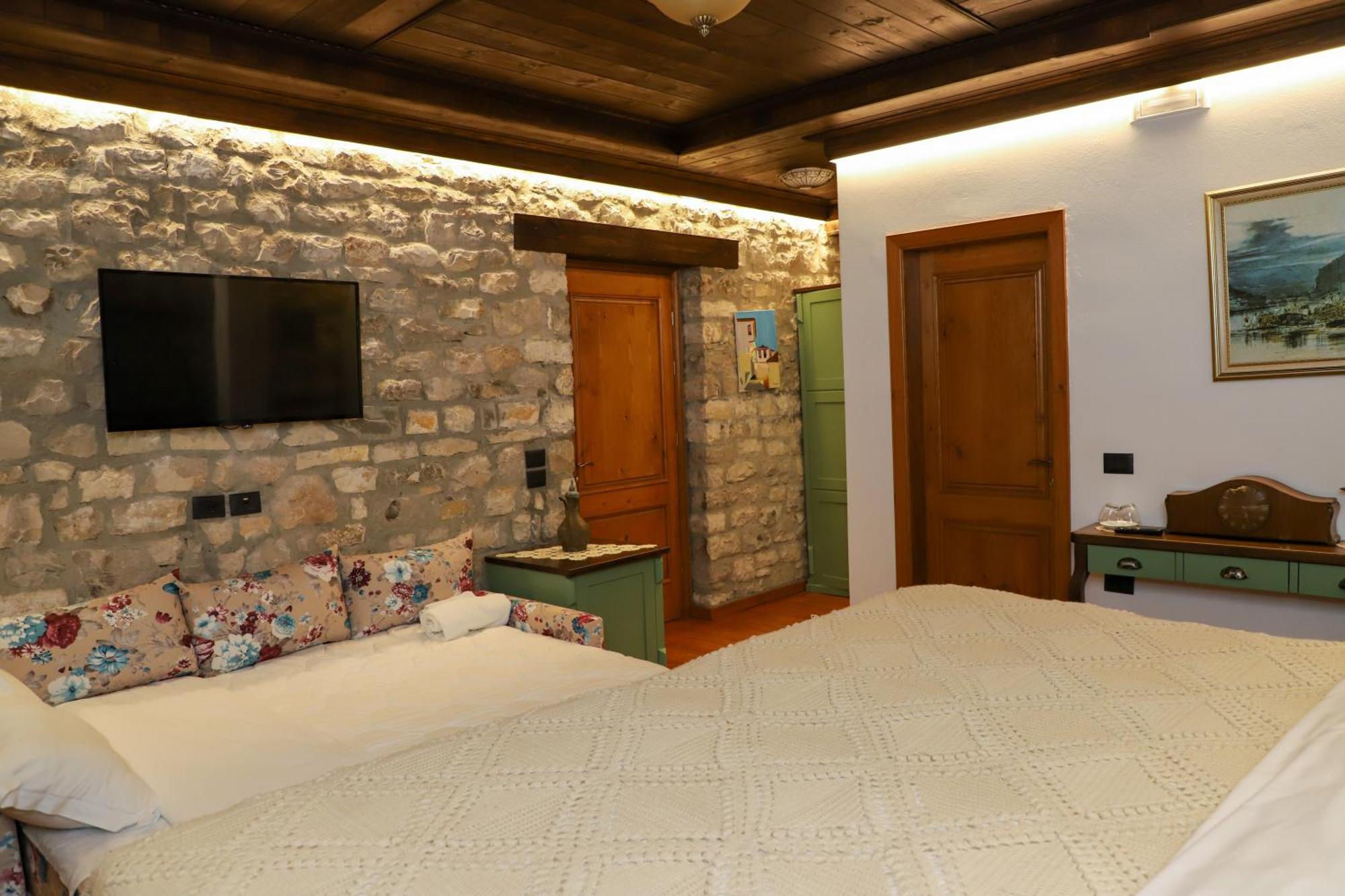 Villa Oda Tomori Berat Buitenkant foto