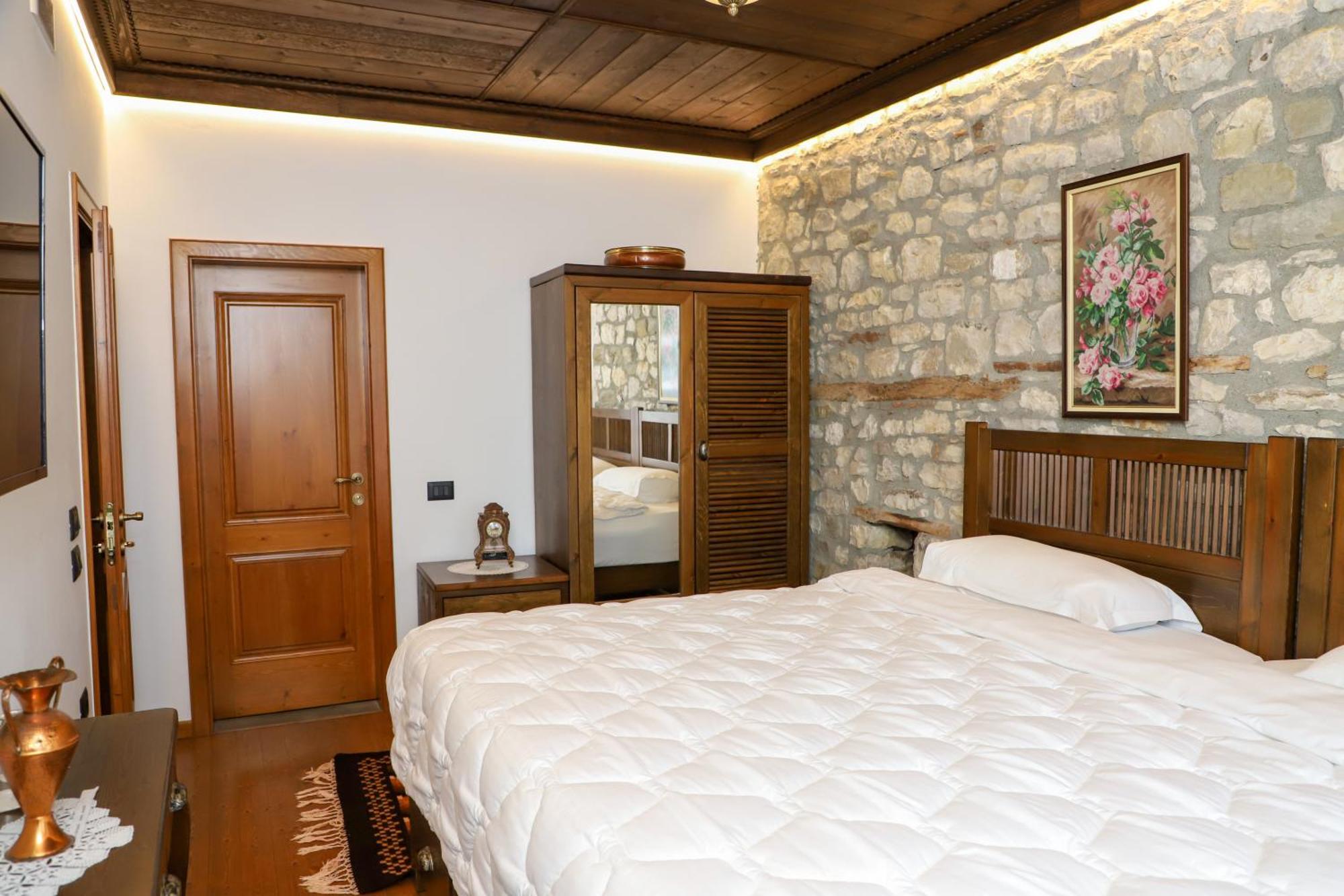 Villa Oda Tomori Berat Buitenkant foto